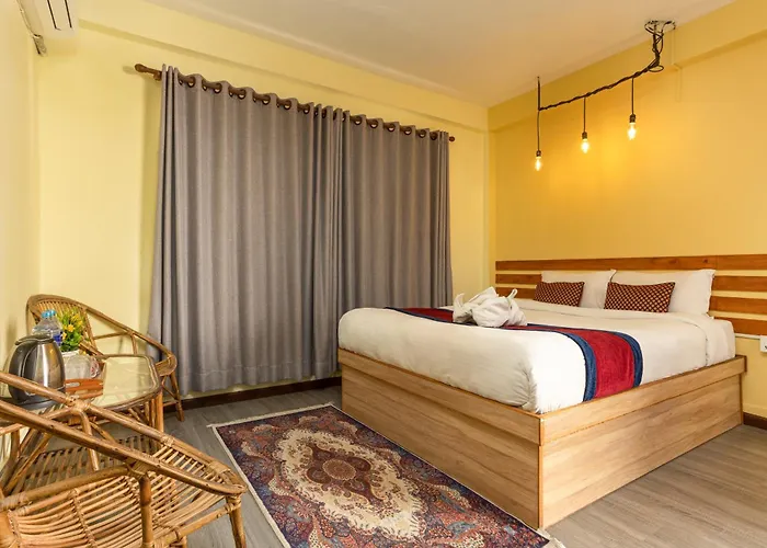 Hostel Thamel & *